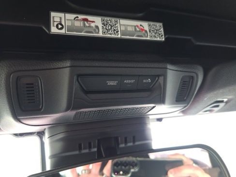 Used 2024 Jeep Wrangler Unlimited Rubicon image 31