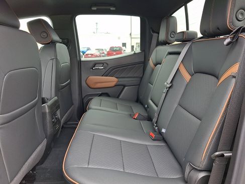 New 2026 GMC Canyon AT4 w/ AT4 Premium Package AWD/4WD image 5