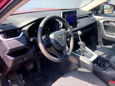 Used 2025 Toyota RAV4 XLE AWD/4WD image 18