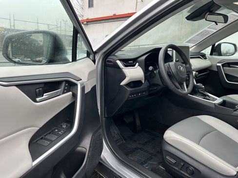 Certified 2025 Toyota RAV4 XLE Premium image 9