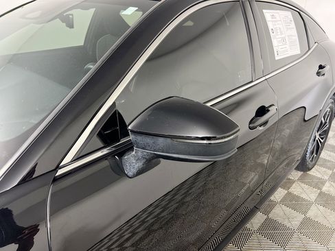 Used 2023 Toyota Crown XLE image 13