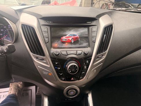 Used 2012 Hyundai Veloster w/ Style Pkg FWD image 15
