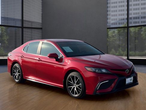 Used 2023 Toyota Camry SE image 7