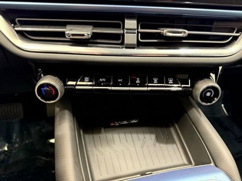 New 2026 Chevrolet Equinox EV LT image 34