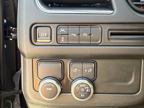 Used 2023 GMC Yukon SLT RWD image 25