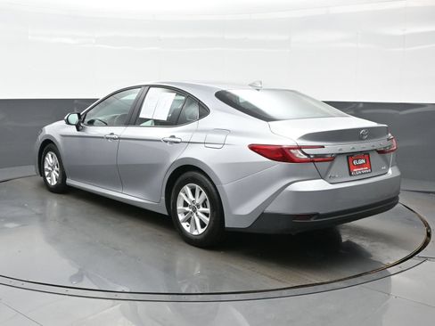Used 2025 Toyota Camry LE FWD image 4
