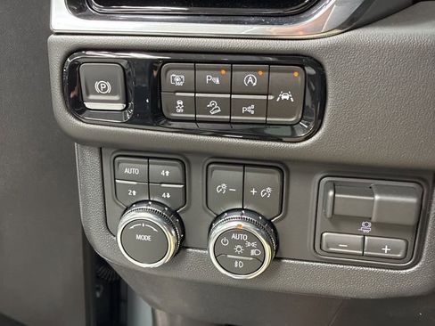 New 2026 GMC Yukon Elevation image 25