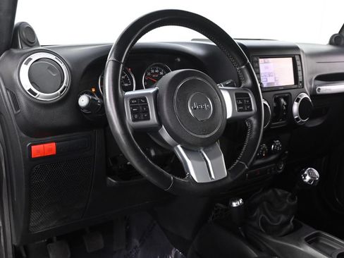 Used 2014 Jeep Wrangler Unlimited Rubicon AWD/4WD image 11