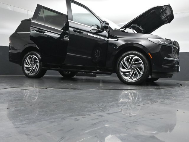 Certified 2025 Lincoln Navigator Reserve AWD/4WD image 54
