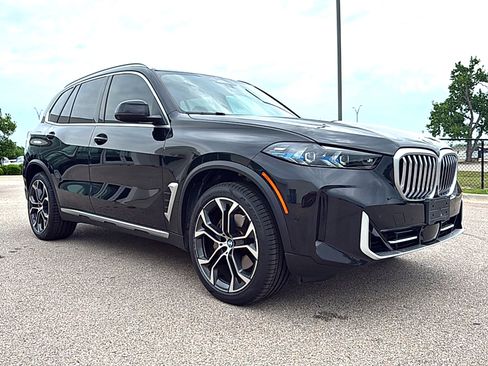 Used 2024 BMW X5 sDrive40i w/ Premium Package image 3