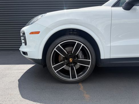 Certified 2023 Porsche Cayenne Platinum Edition AWD/4WD image 32