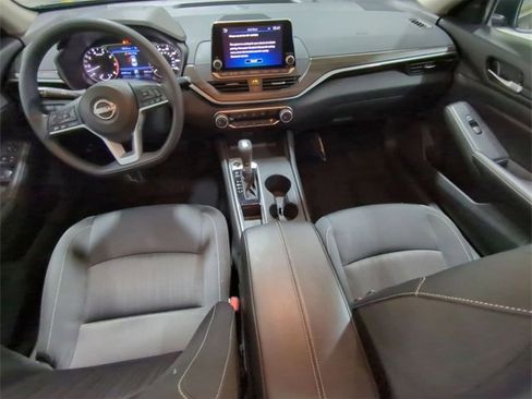 Used 2025 Nissan Altima 2.5 SV image 19