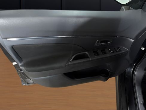 Used 2022 Mitsubishi Outlander Sport ES FWD image 10