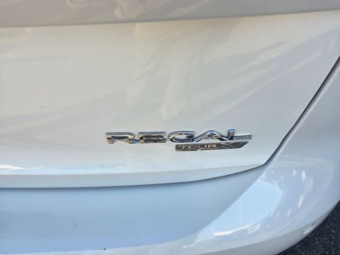 Used 2018 Buick Regal Essence w/ Driver Confidence Package #1 image 36