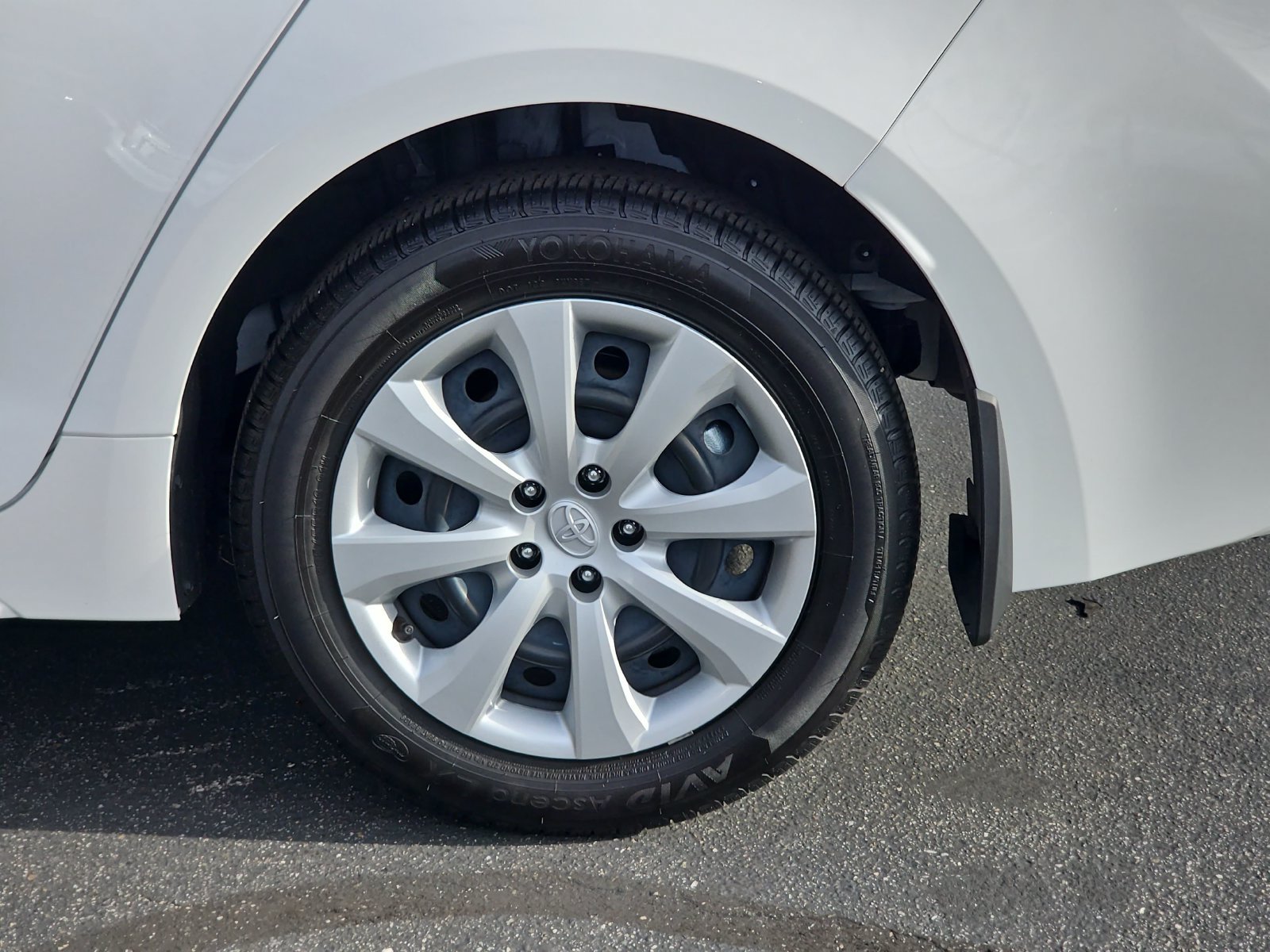 Used 2026 Toyota Corolla LE FWD image 34