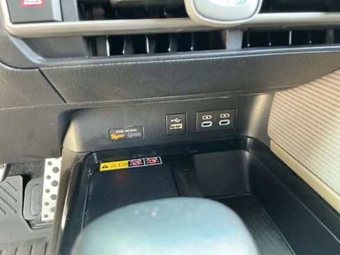 Used 2025 Toyota Camry SE FWD image 19