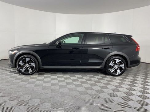 Used 2025 Volvo V60 B5 Cross Country Plus AWD/4WD image 5