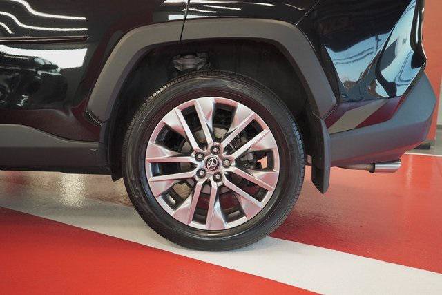 Certified 2022 Toyota RAV4 XLE Premium AWD/4WD image 44