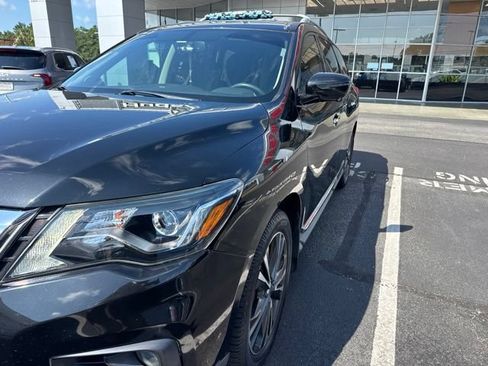 Used 2020 Nissan Pathfinder Platinum FWD image 5