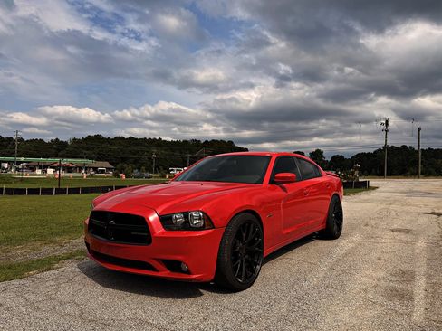 Used 2014 Dodge Charger R/T RWD image 1