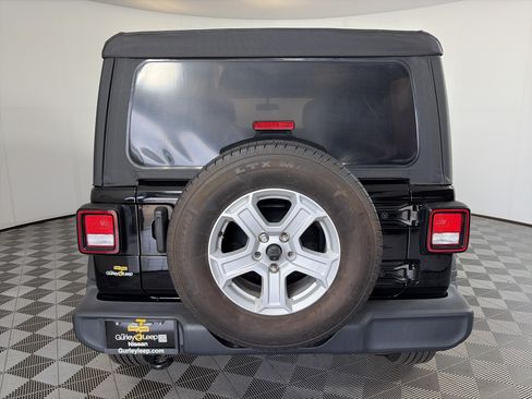 Used 2022 Jeep Wrangler Unlimited Sport AWD/4WD image 9