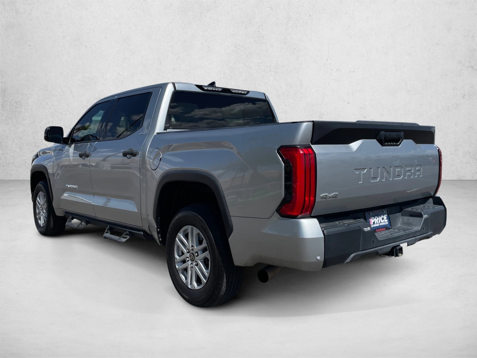 Used 2022 Toyota Tundra SR5 w/ SR5 Convenience Package AWD/4WD image 7