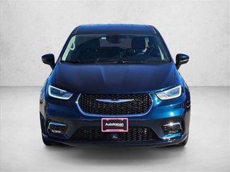 Used 2023 Chrysler Pacifica Touring-L video 2