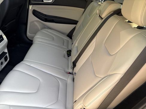 Used 2022 Ford Edge Titanium AWD/4WD image 10