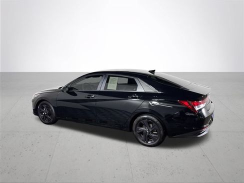 Used 2022 Hyundai Elantra SEL w/ Convenience Package FWD image 8