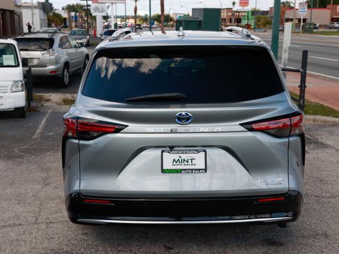 Used 2021 Toyota Sienna Platinum image 14