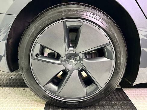 Used 2023 Tesla Model 3 Standard Range image 8