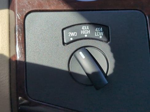 Used 2010 Ford F250 Lariat image 21