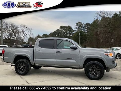 Used 2020 Toyota Tacoma SR5 w/ SR5 Appearance Package (SM) image 8