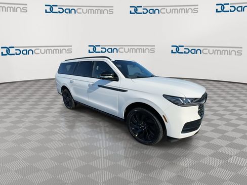 New 2026 Lincoln Navigator L Reserve w/ Jet Appearance Package AWD/4WD image 2