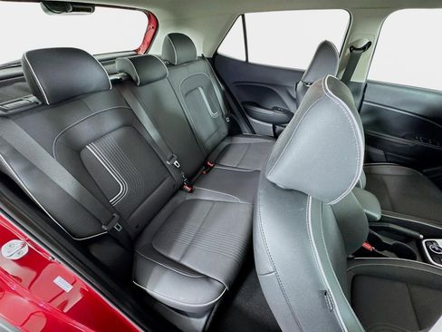 Used 2024 Hyundai Venue Limited image 27