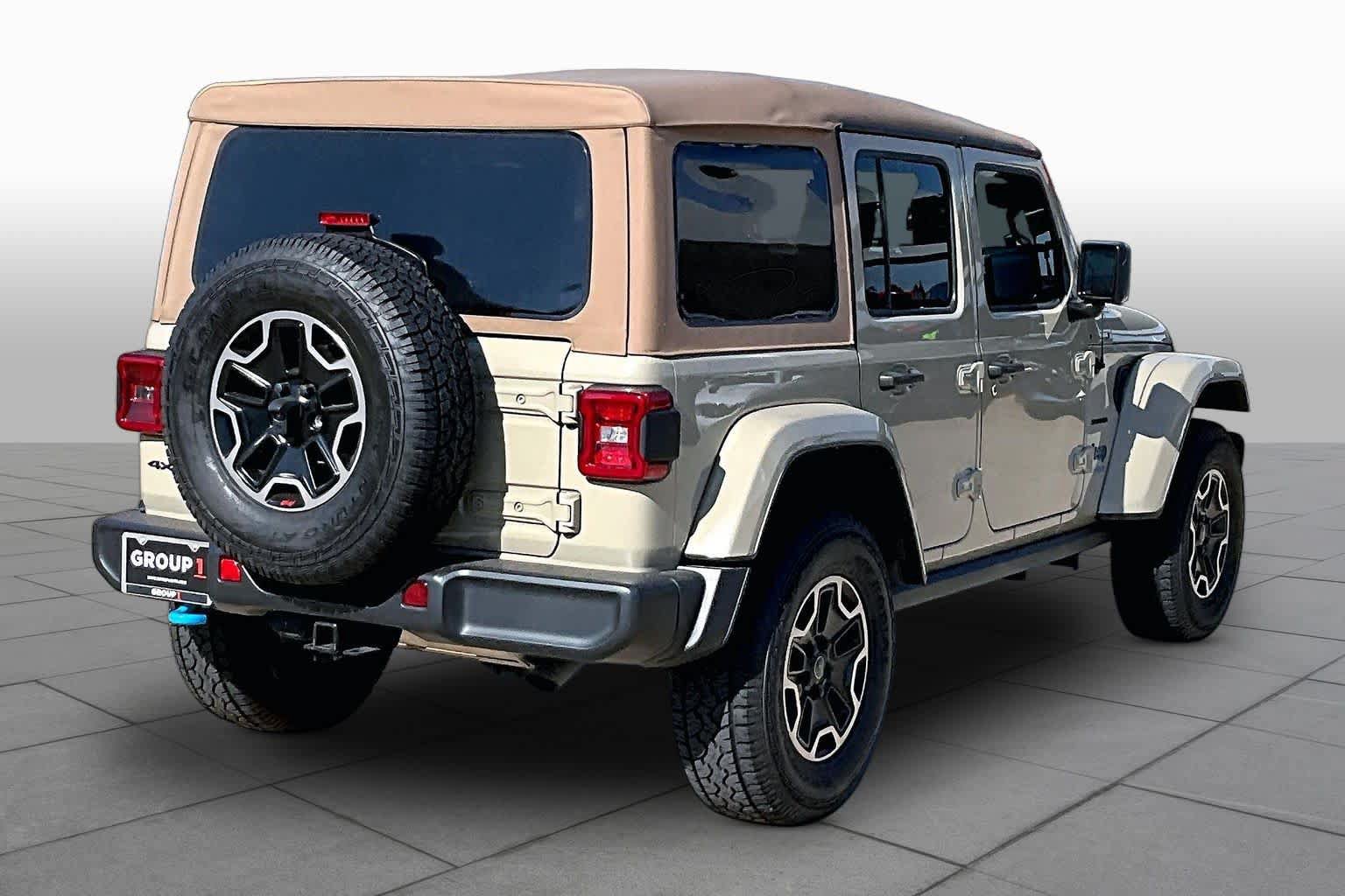 Used 2022 Jeep Wrangler Unlimited Sahara w/ Cold Weather Group AWD/4WD image 13