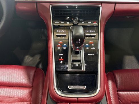 Used 2017 Porsche Panamera image 72