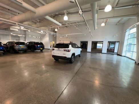 Used 2025 Jeep Compass Trailhawk AWD/4WD image 11