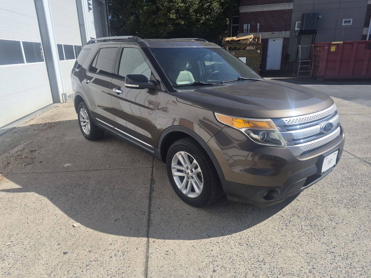 Used 2015 Ford Explorer XLT w/ Equipment Group 202B AWD/4WD image 5