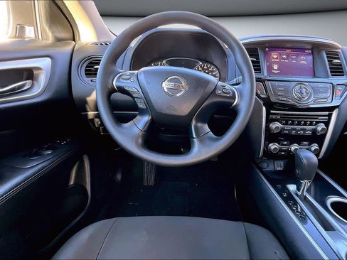 Used 2020 Nissan Pathfinder S image 8