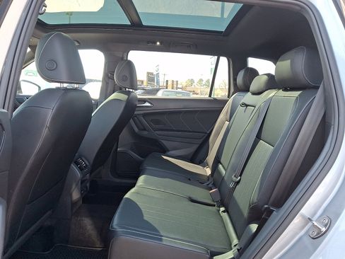 Certified 2022 Volkswagen Tiguan SE R-Line AWD/4WD image 10