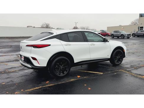 Certified 2025 Buick Envista Sport Touring image 8