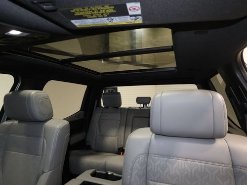 Used 2025 Toyota Tundra Limited AWD/4WD image 18