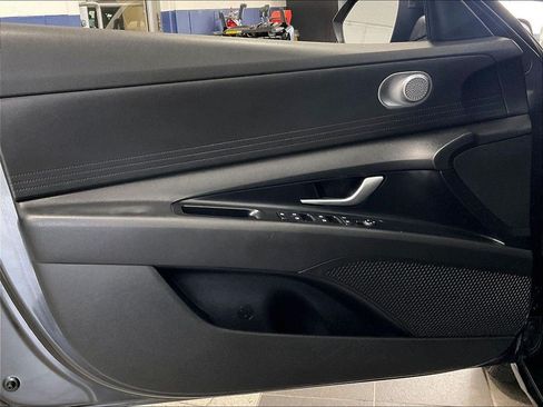 Used 2023 Hyundai Elantra SEL FWD image 9