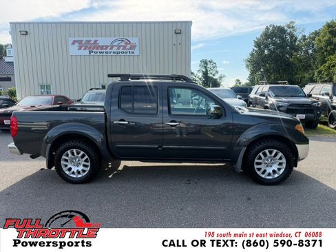 Used 2011 Nissan Frontier SL w/ Moonroof Pkg AWD/4WD image 11