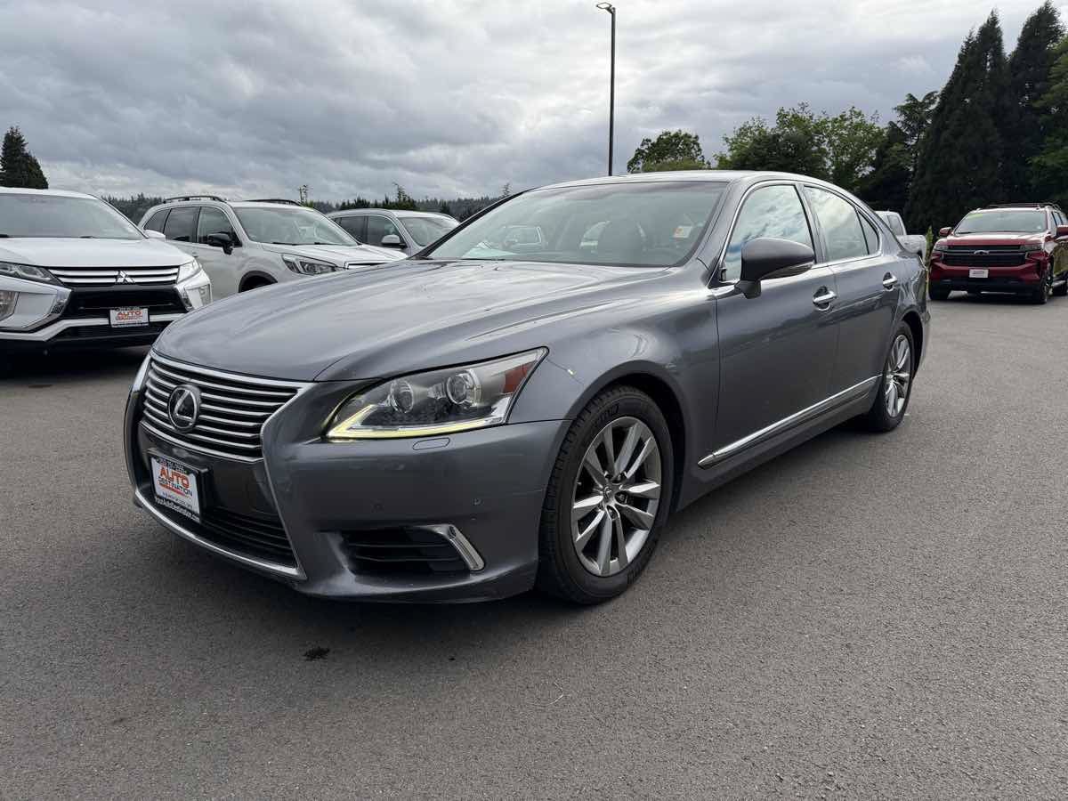 Used 2014 Lexus LS 460 w/ Comfort Package RWD image 4