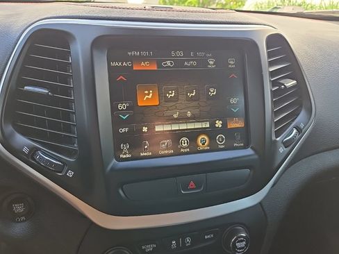 Used 2017 Jeep Cherokee Trailhawk w/ Comfort/Convenience Group AWD/4WD image 49
