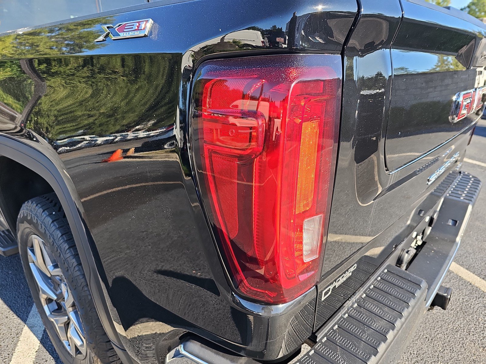 Used 2023 GMC Sierra 1500 SLT w/ SLT Premium Package AWD/4WD image 39