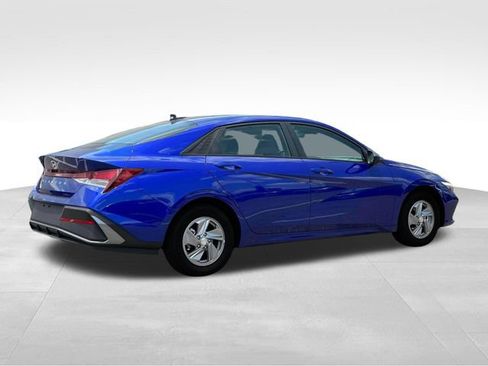 New 2025 Hyundai Elantra SE image 8