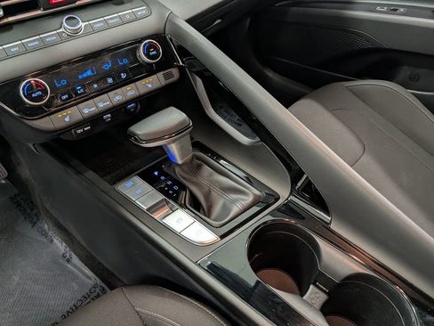 Certified 2023 Hyundai Elantra SEL w/ Convenience Package FWD image 16